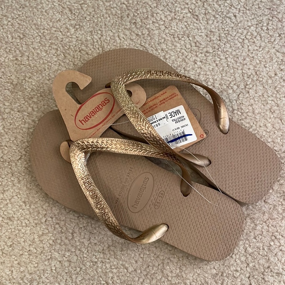 NWT Rose Gold Havaianas women’s US 6 flip flops